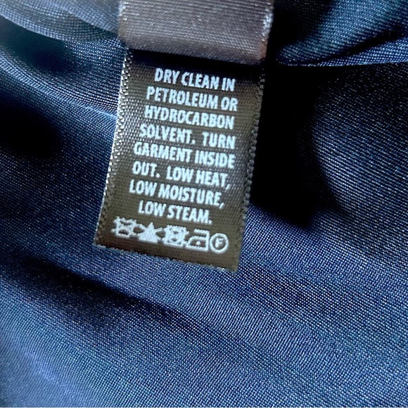 St. John sheath dress. - Picture 15 of 16